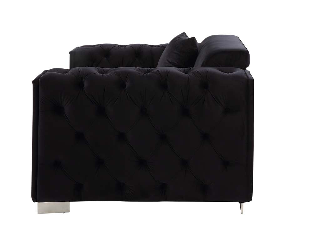 Trislar Loveseat W/4 Pillows (Same 52526)