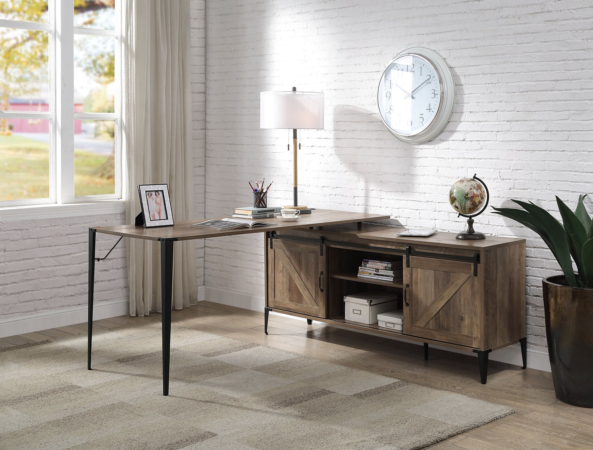 Zakwani Writing Desk